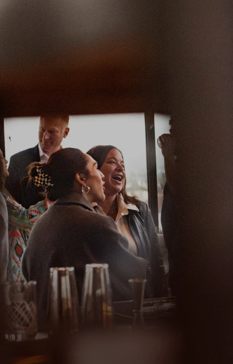 Erkakning jinsiy azosi shimiga qattiq kirib qolgan (video) kokraklarga josuslik qildi